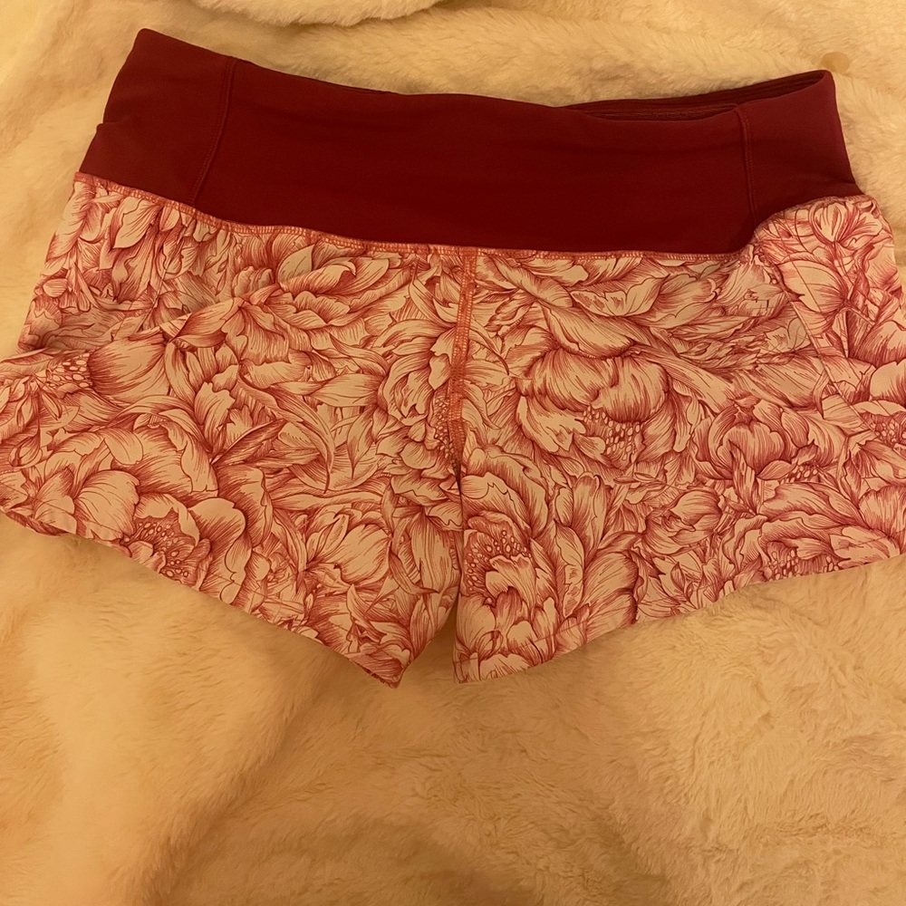 RAREEEE👀👀👀SIZE 2! cute pink lulu shorts